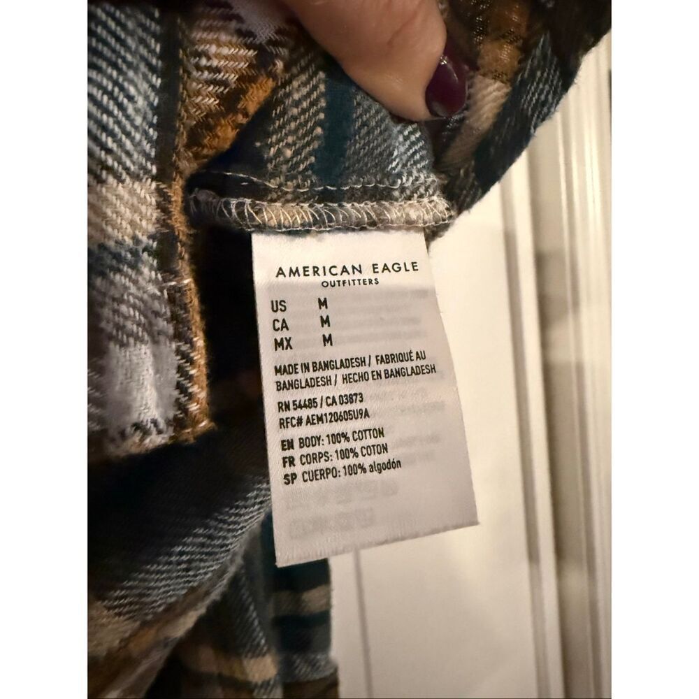 American Eagle Cozy Cabin flannel plaid cropped button down m - Picture 5 of 11
